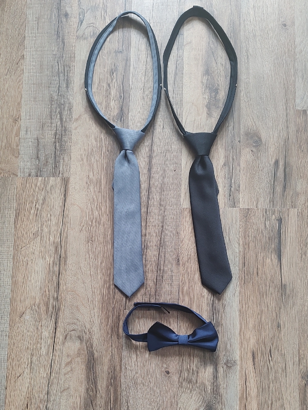 Cat & Jack Zip Ties And Velcro Bow Tie